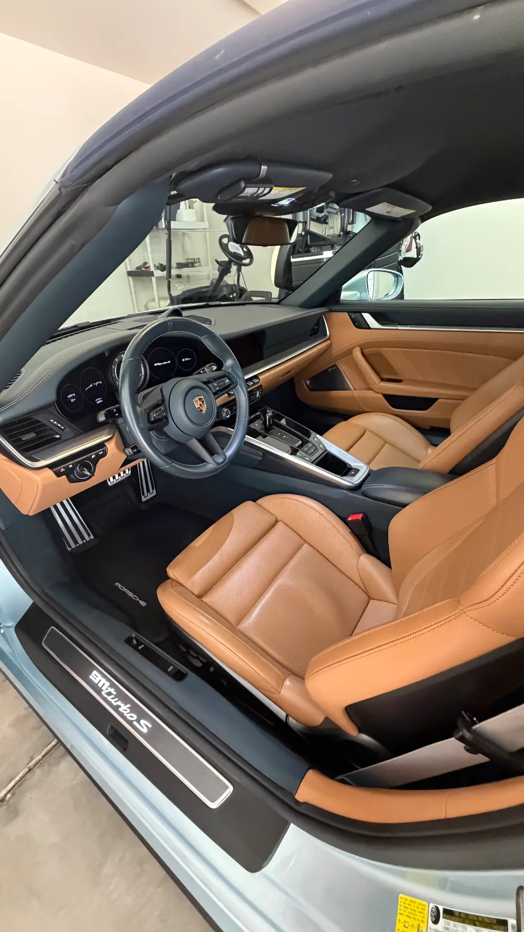 Porsche 911 Turbo S interior after detail